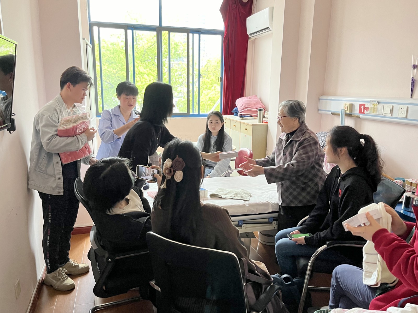 1720515492955 發(fā)慰問品_副本